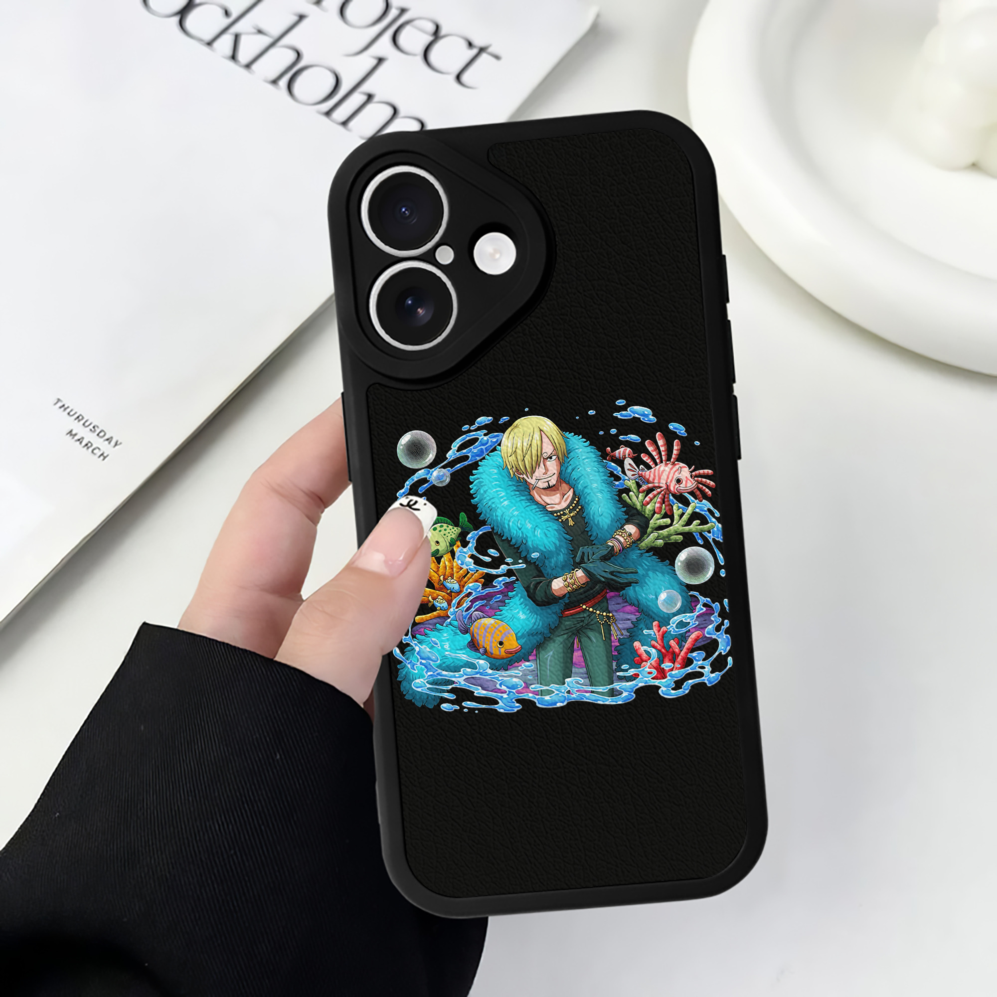 （画像用） ワンピース サンジ ONE PIECE Sanji 【iPhone 16シリーズ対応】シリコンスマホケース（レザー調） 材質：シリコン
